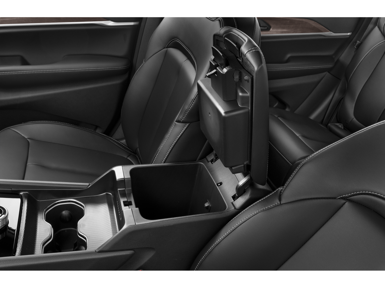 2027 Jeep Grand Cherokee Laredo Altitude