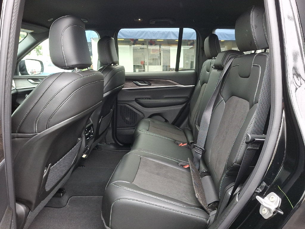 2027 Jeep Grand Cherokee Altitude