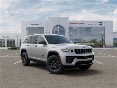2026 Jeep Grand Cherokee Laredo Altitude