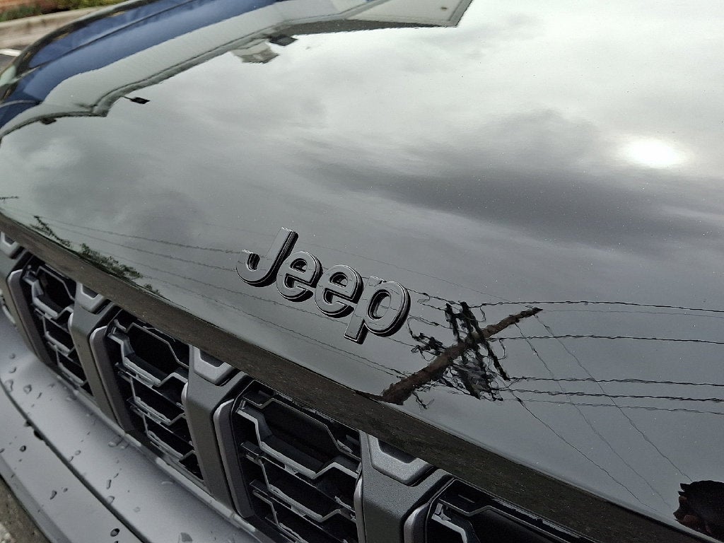 2027 Jeep Grand Cherokee Laredo Altitude