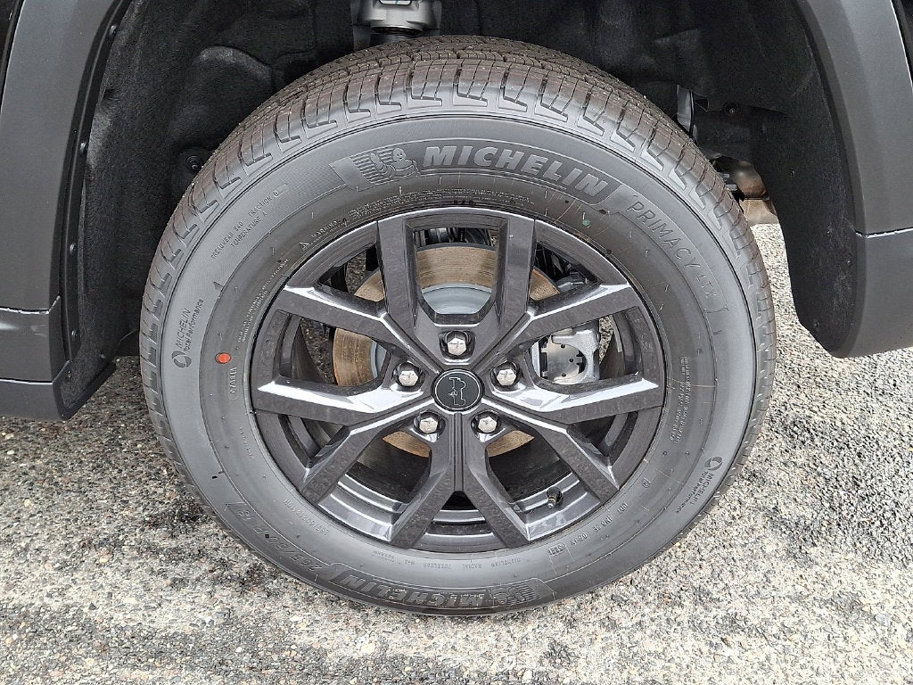2027 Jeep Grand Cherokee Laredo Altitude
