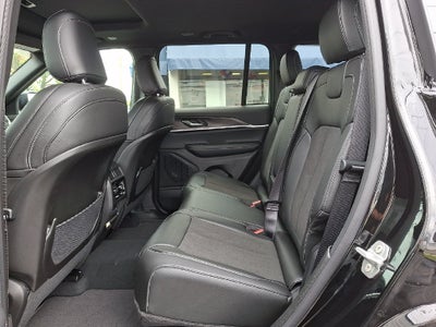 2027 Jeep Grand Cherokee Laredo Altitude