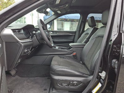 2027 Jeep Grand Cherokee Laredo Altitude