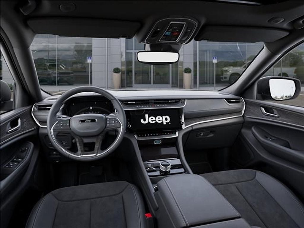 2026 Jeep Grand Cherokee Laredo Altitude