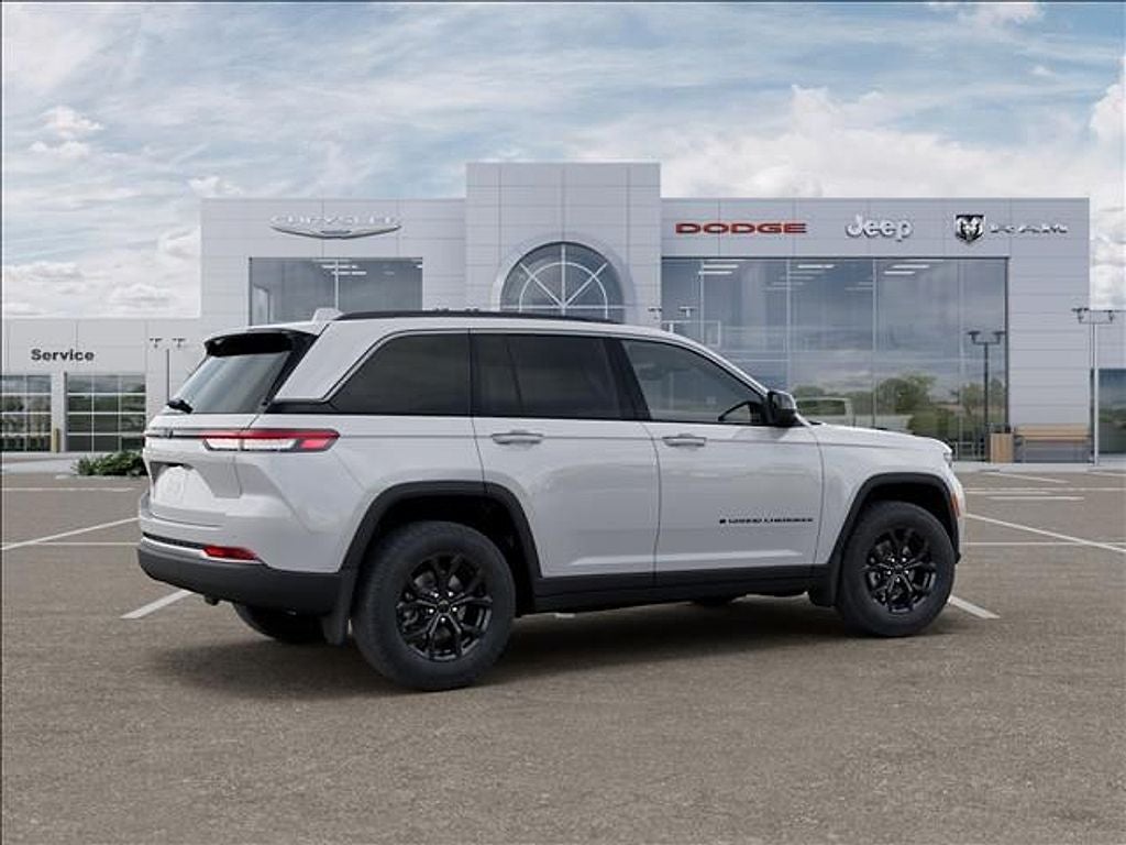 2026 Jeep Grand Cherokee Laredo Altitude
