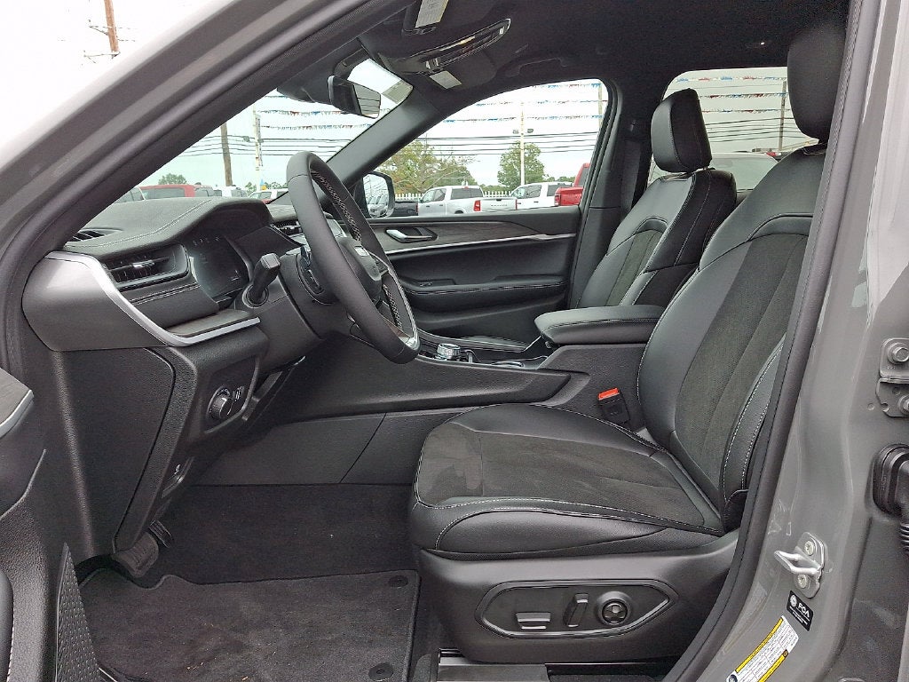 2027 Jeep Grand Cherokee Altitude