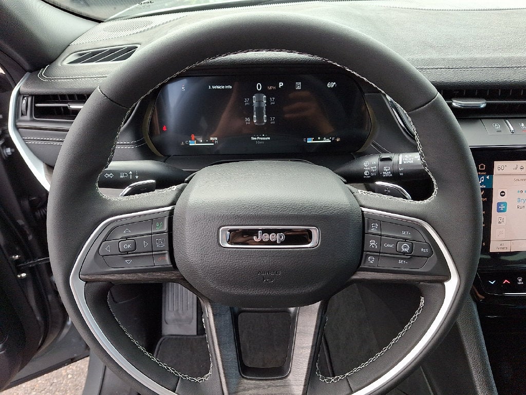 2027 Jeep Grand Cherokee Laredo Altitude