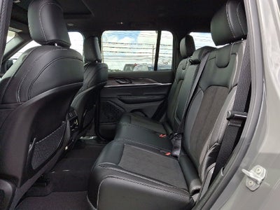 2027 Jeep Grand Cherokee Laredo Altitude