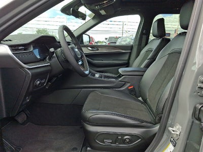 2027 Jeep Grand Cherokee Laredo Altitude