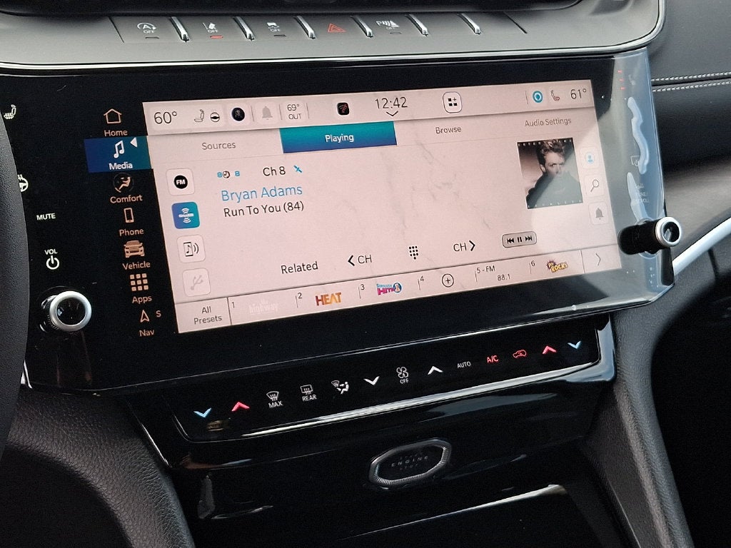 2027 Jeep Grand Cherokee Laredo Altitude