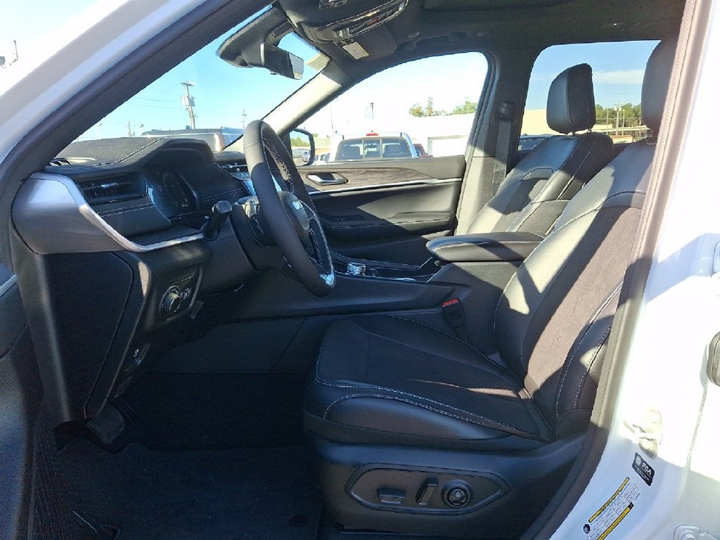 2027 Jeep Grand Cherokee Altitude