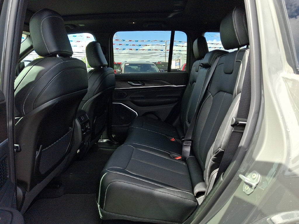 2027 Jeep Grand Cherokee Limited Reserve