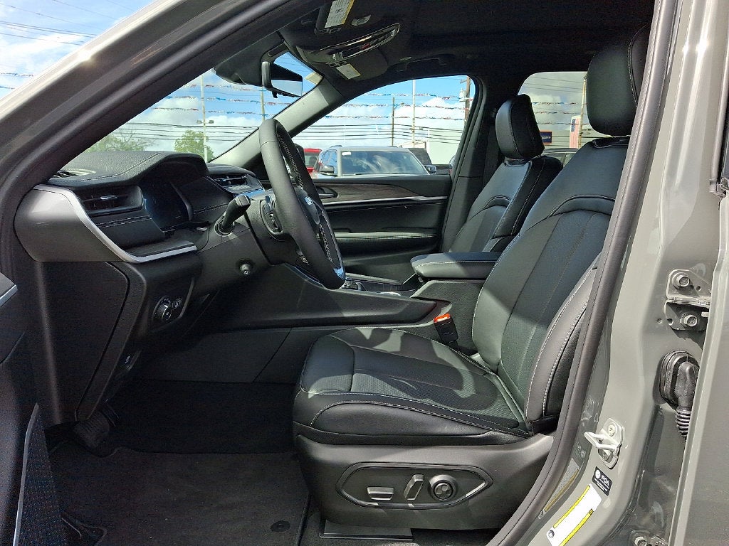 2027 Jeep Grand Cherokee Limited Reserve