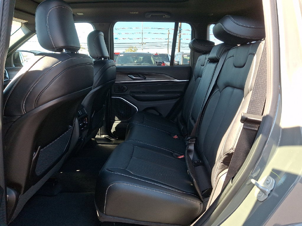 2027 Jeep Grand Cherokee Limited Reserve