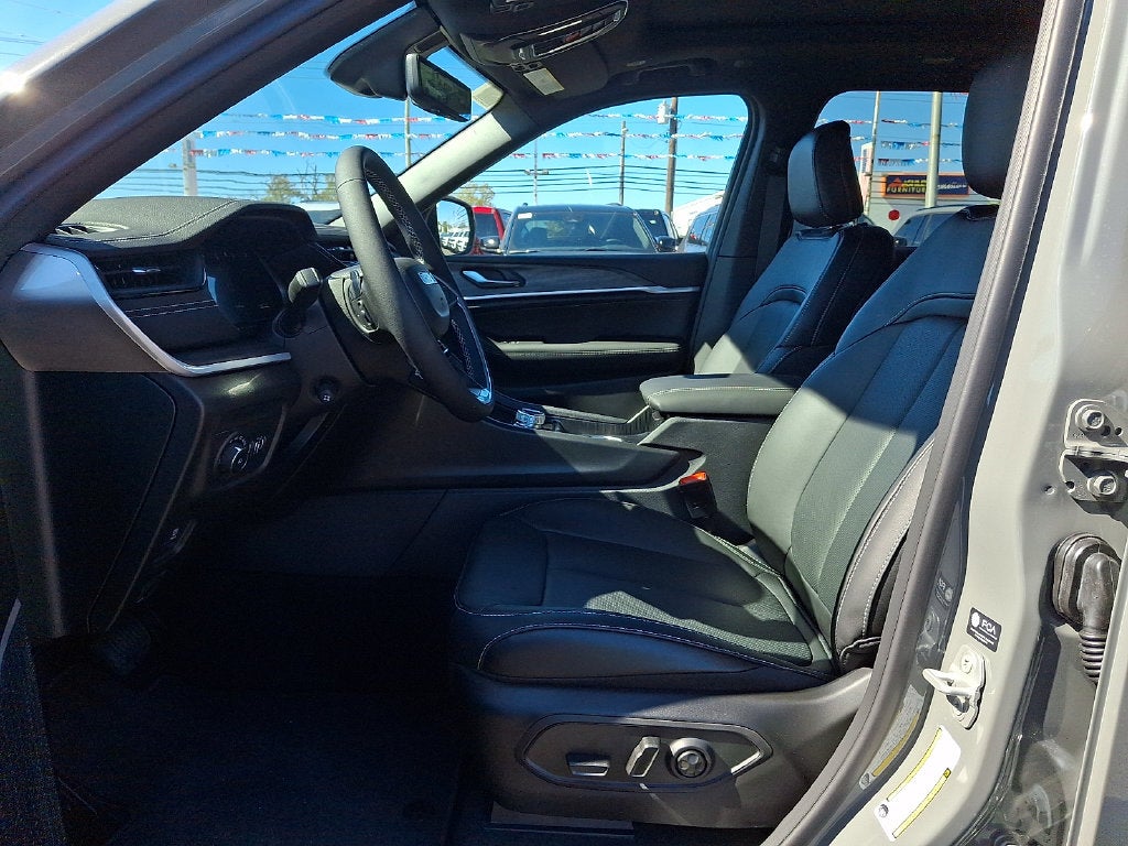 2027 Jeep Grand Cherokee Limited Reserve