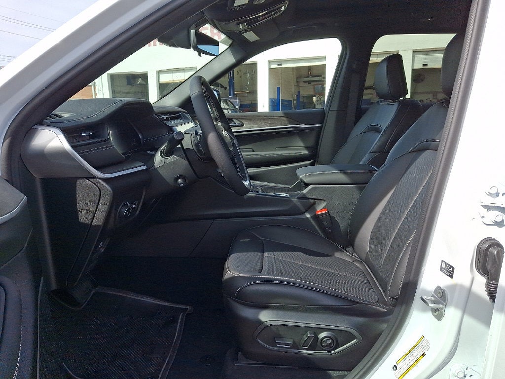 2027 Jeep Grand Cherokee Limited Reserve
