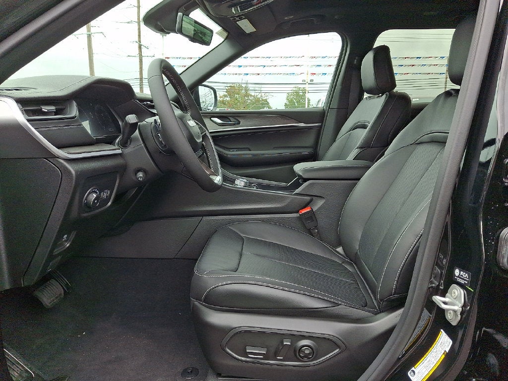 2027 Jeep Grand Cherokee Limited Reserve