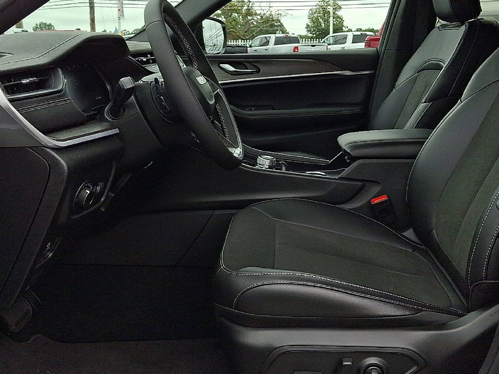 2027 Jeep Grand Cherokee L Laredo Altitude