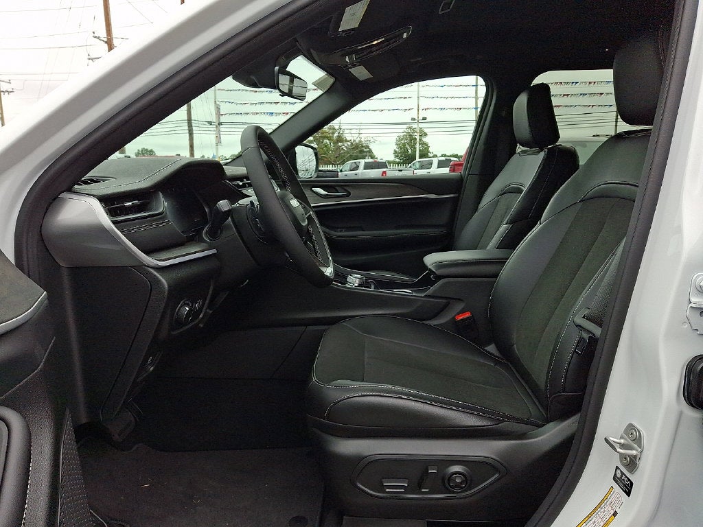 2027 Jeep Grand Cherokee L Laredo Altitude