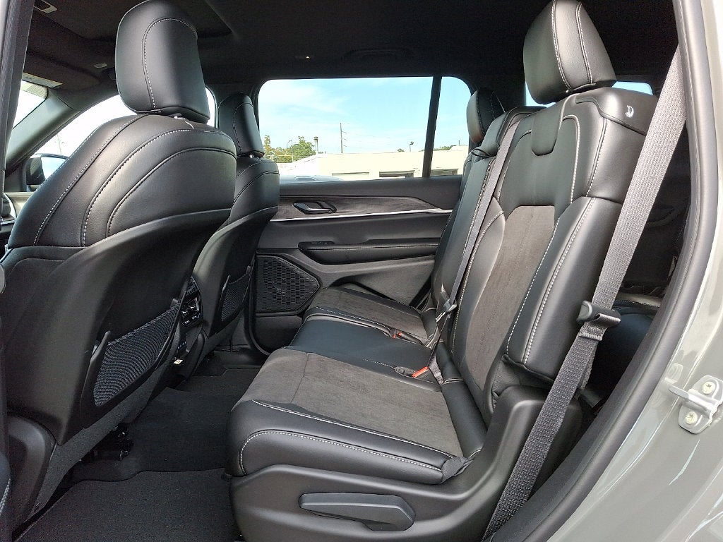 2027 Jeep Grand Cherokee L Laredo Altitude