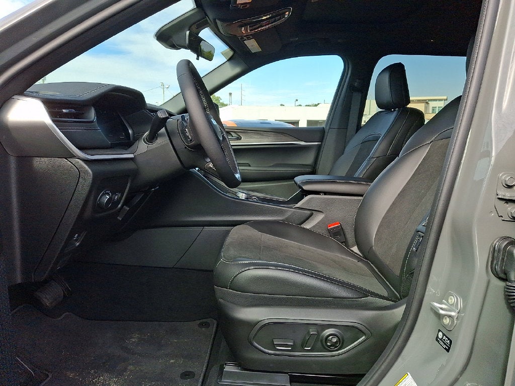 2027 Jeep Grand Cherokee L Laredo Altitude