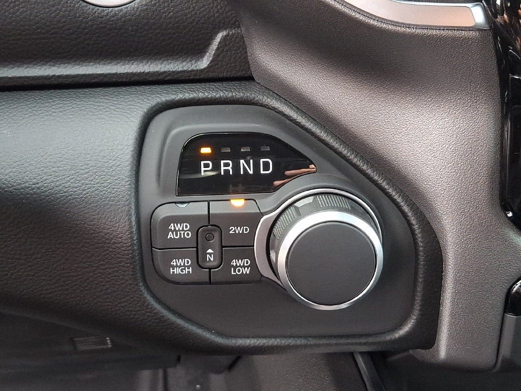 2027 RAM 1500 Big Horn/Lone Star