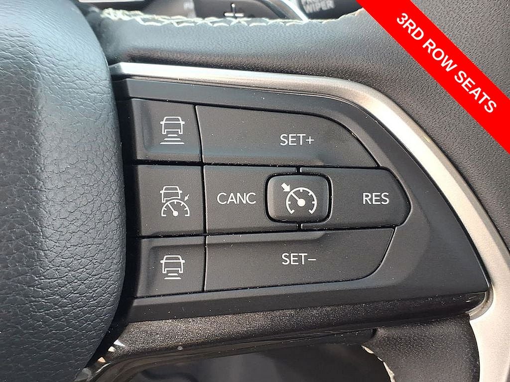 2023 Jeep Grand Cherokee L Laredo 4x4