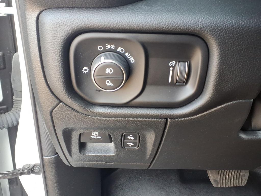 2022 RAM 1500 Big Horn Crew Cab 4x4 5'7' Box