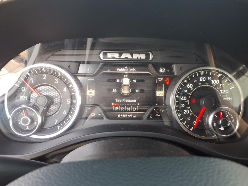 2022 RAM 1500 Big Horn Crew Cab 4x4 5'7' Box