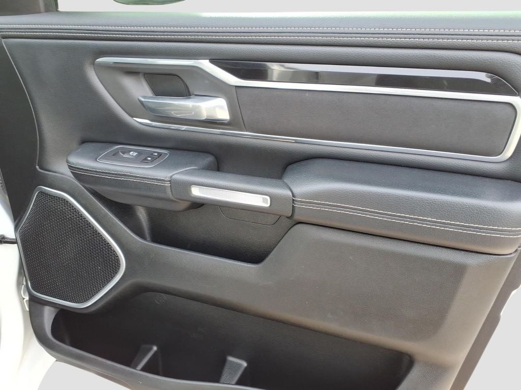 2020 RAM 1500 Laramie Crew Cab 4x4 5'7' Box