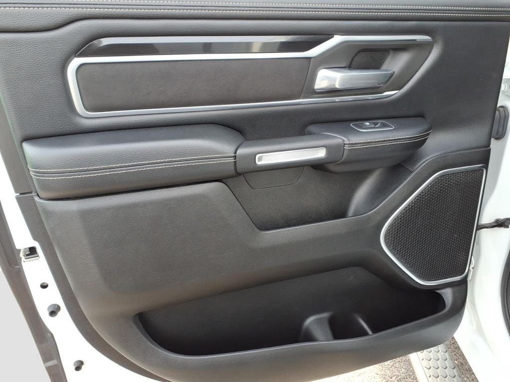 2020 RAM 1500 Laramie Crew Cab 4x4 5'7' Box