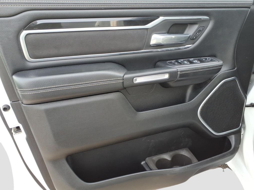 2020 RAM 1500 Laramie Crew Cab 4x4 5'7' Box