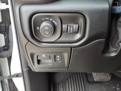 2020 RAM 1500 Laramie Crew Cab 4x4 5'7' Box