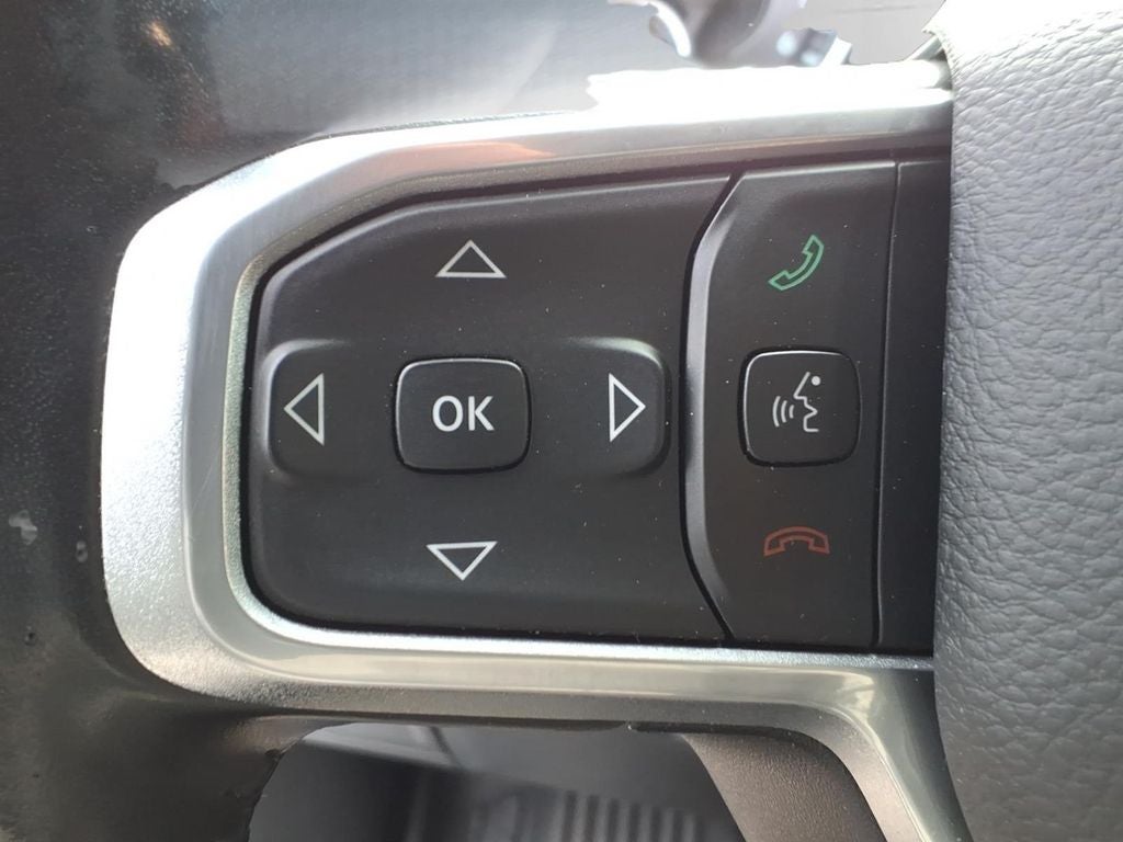 2020 RAM 1500 Laramie Crew Cab 4x4 5'7' Box