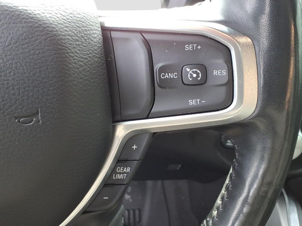 2020 RAM 1500 Laramie Crew Cab 4x4 5'7' Box