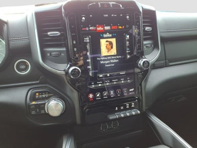 2020 RAM 1500 Laramie Crew Cab 4x4 5'7' Box