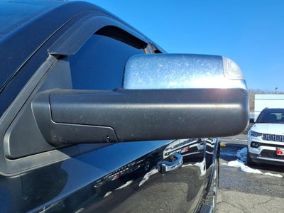 2019 RAM 1500 Laramie Crew Cab 4x4 6'4' Box