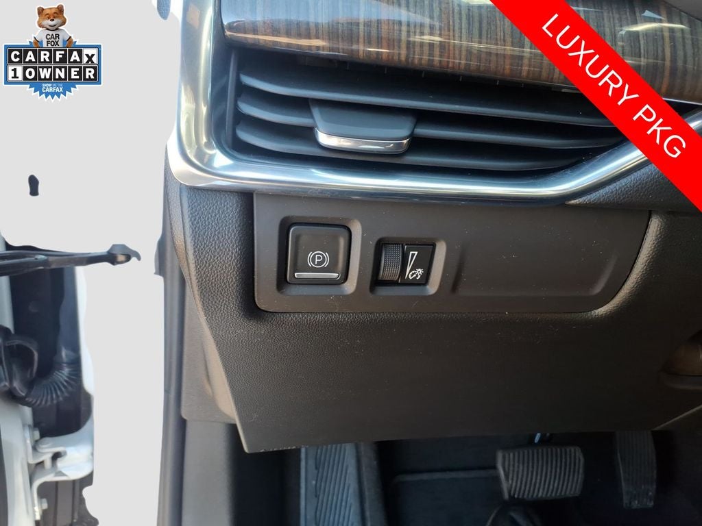 2022 Cadillac XT4 AWD Premium Luxury