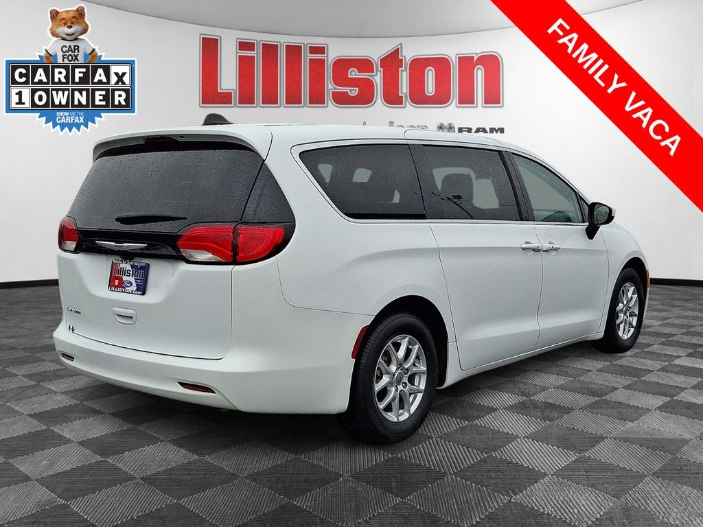 2023 Chrysler Voyager LX