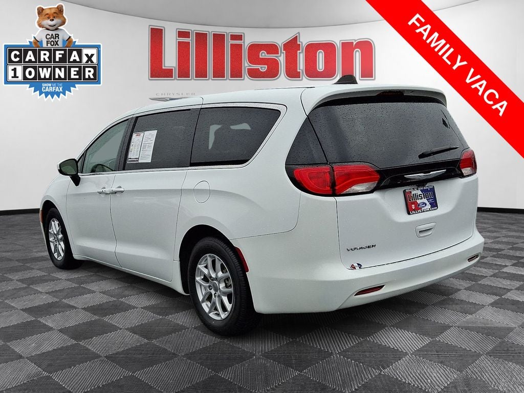 2023 Chrysler Voyager LX
