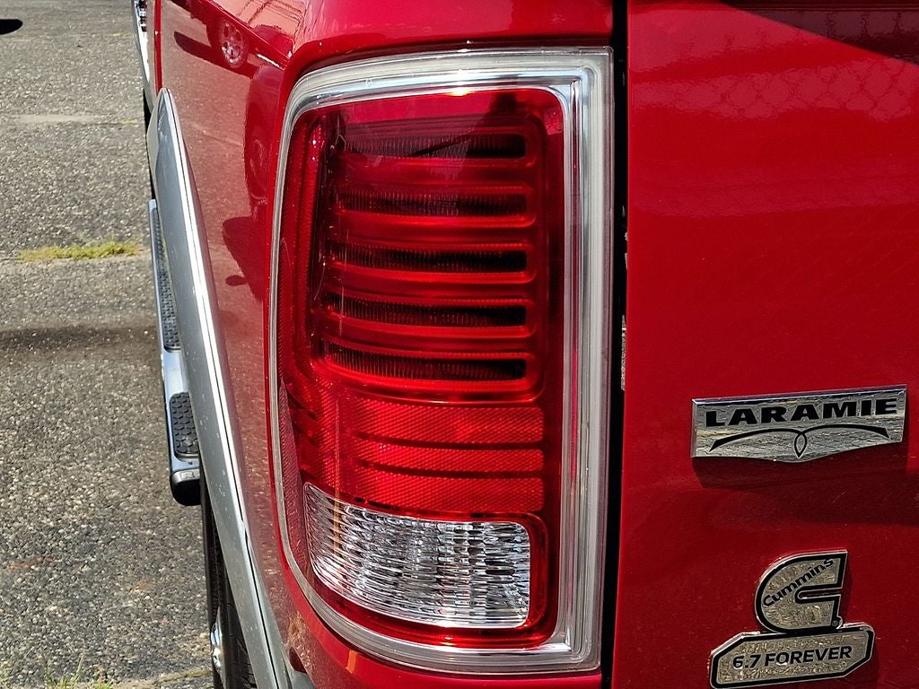 2018 RAM 3500 Laramie Crew Cab 4x4 6'4' Box