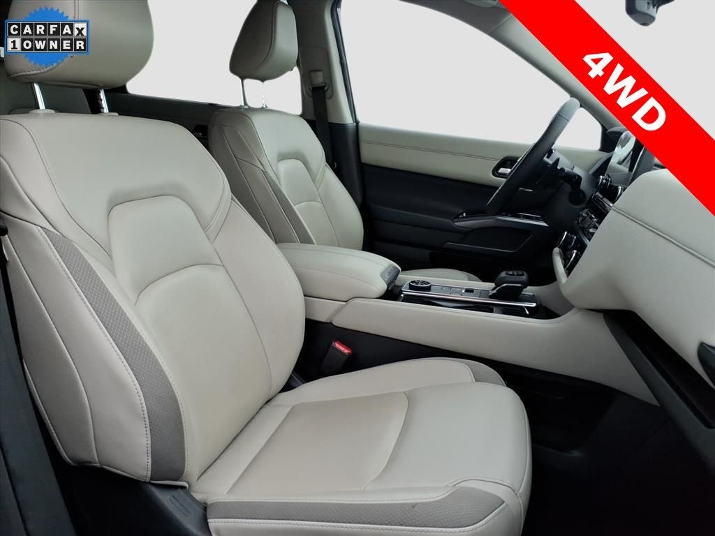 2023 Nissan Pathfinder SL 4WD