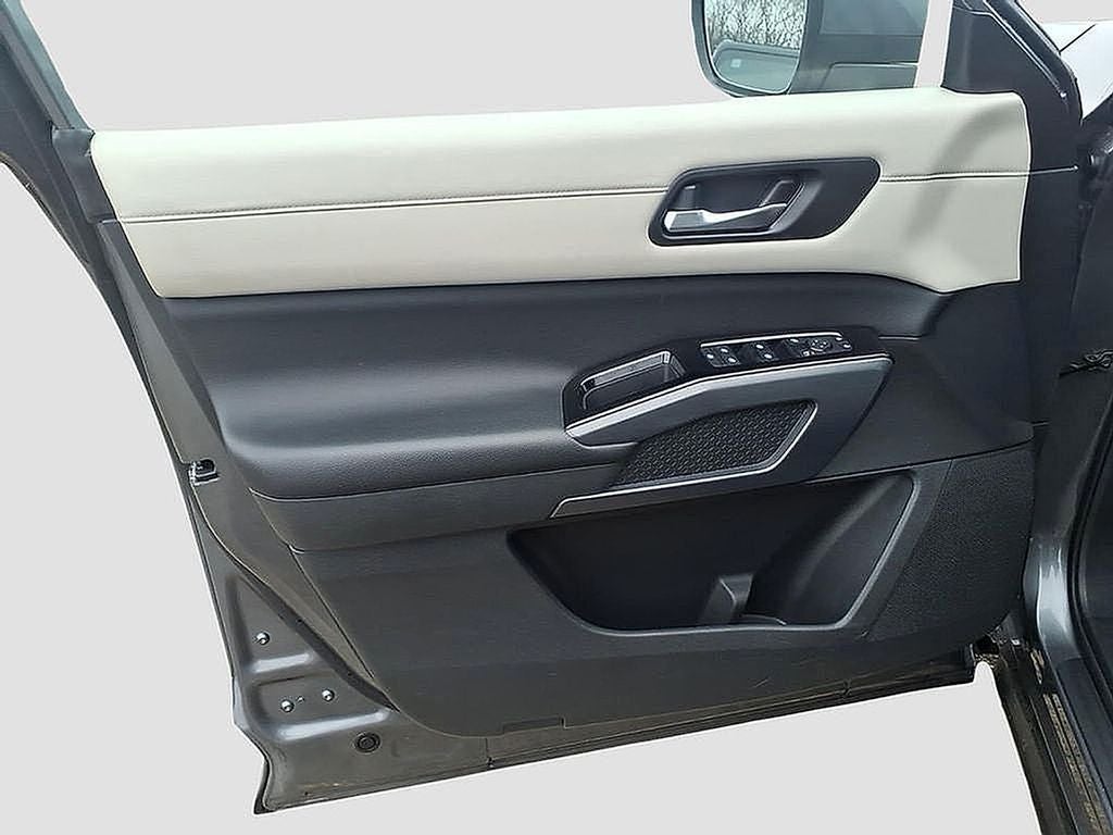 2023 Nissan Pathfinder SL 4WD