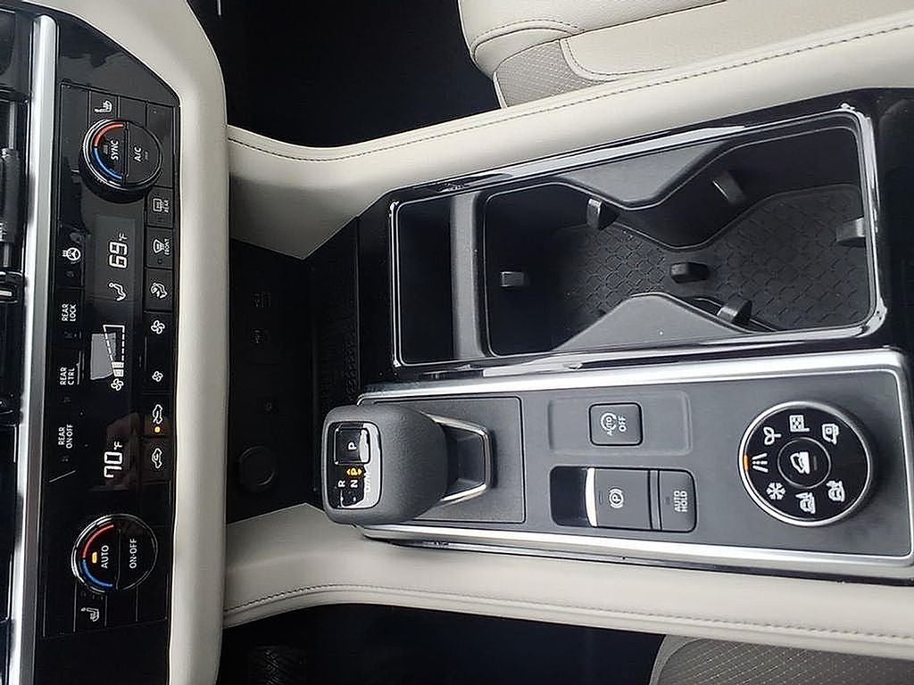 2023 Nissan Pathfinder SL 4WD