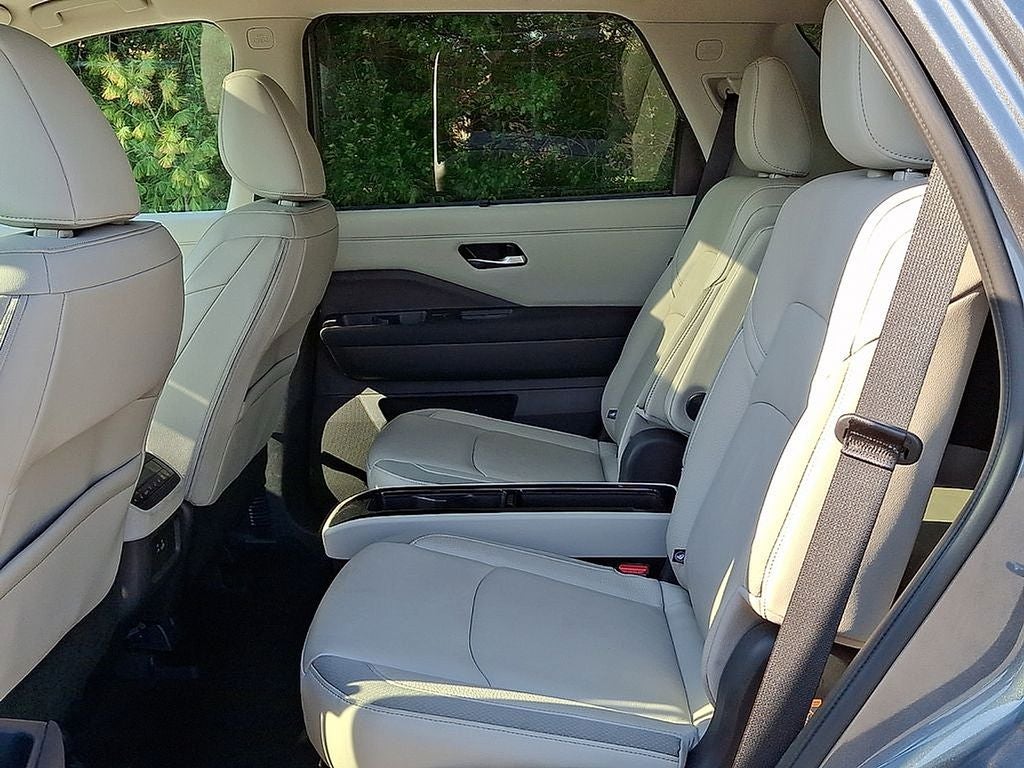 2025 Nissan Pathfinder SL 4WD