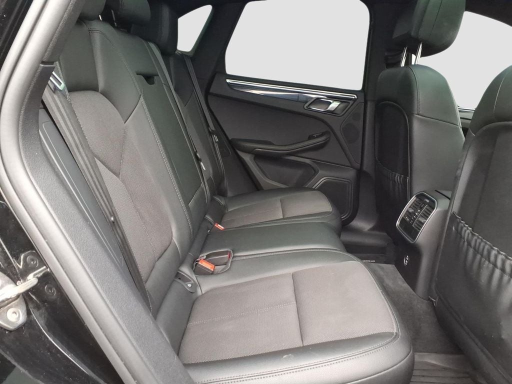 2023 Porsche Macan T