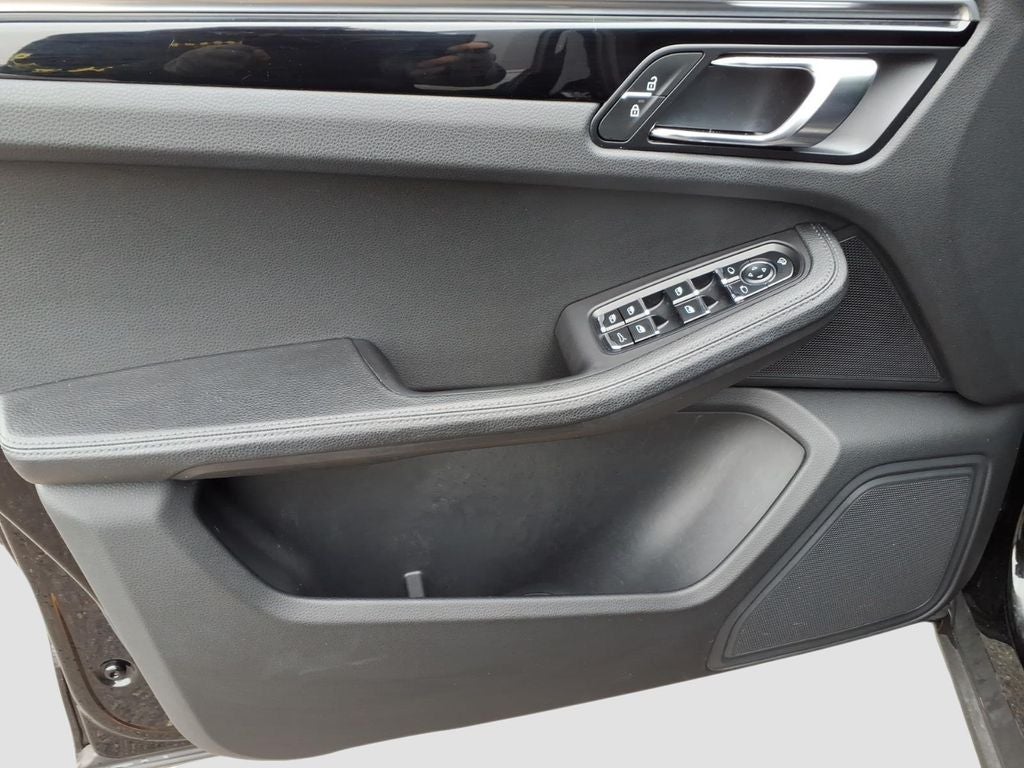 2023 Porsche Macan T