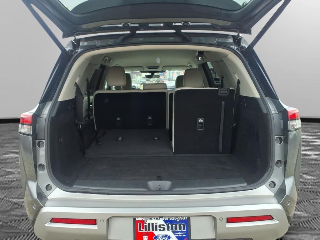 2023 Nissan Pathfinder SL