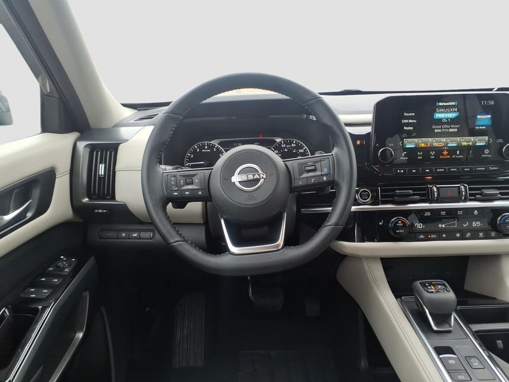 2023 Nissan Pathfinder SL