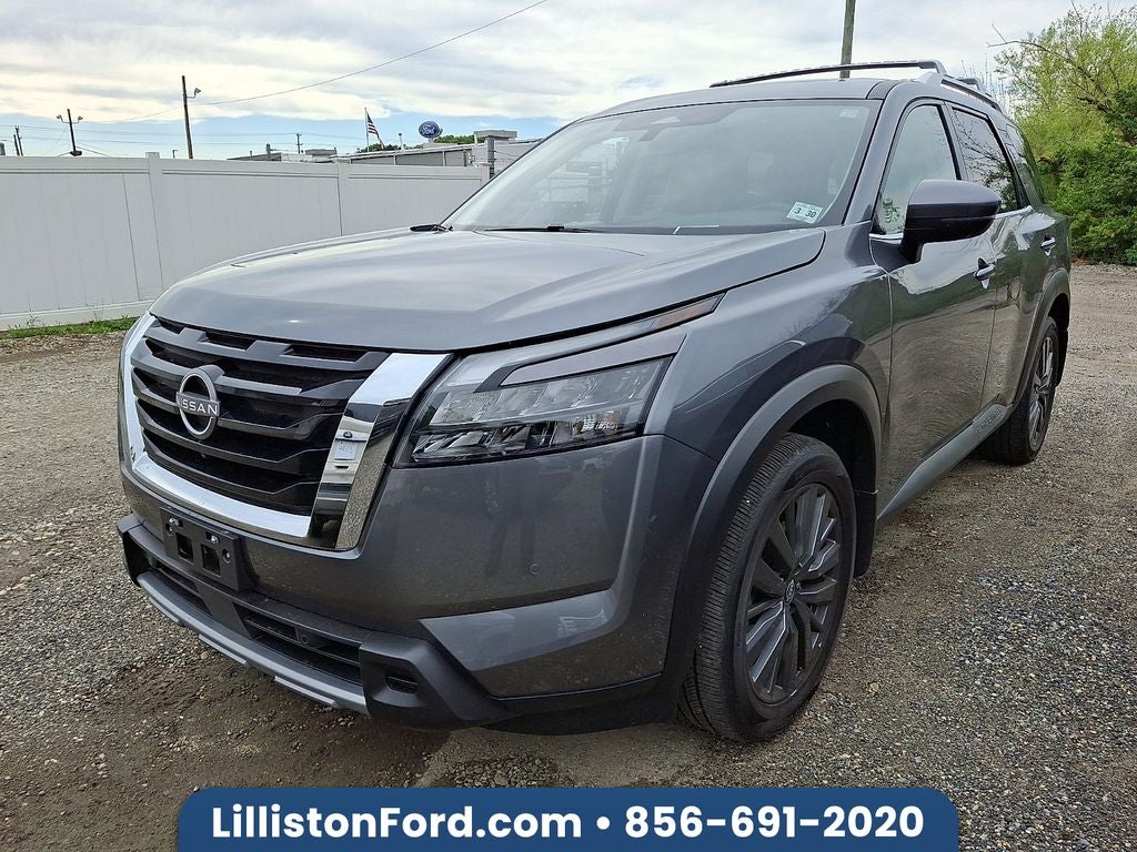 2025 Nissan Pathfinder SL